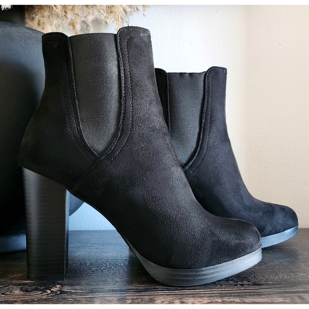 . Wild Diva Black Suede Booties/Boots - Picture 2 of 13